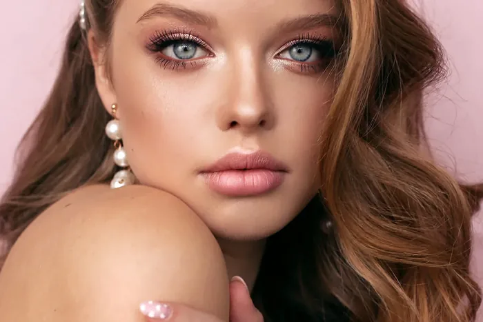 Refined, natural-looking facial beauty